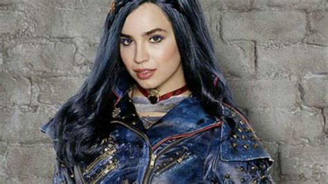 Sofia Carson: su edad, su pareja y biografía de Cassandra en